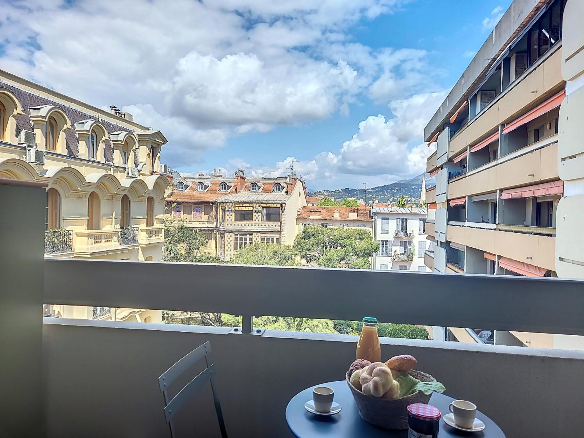 Nestor&jeeves - Pop Art - - Balcony